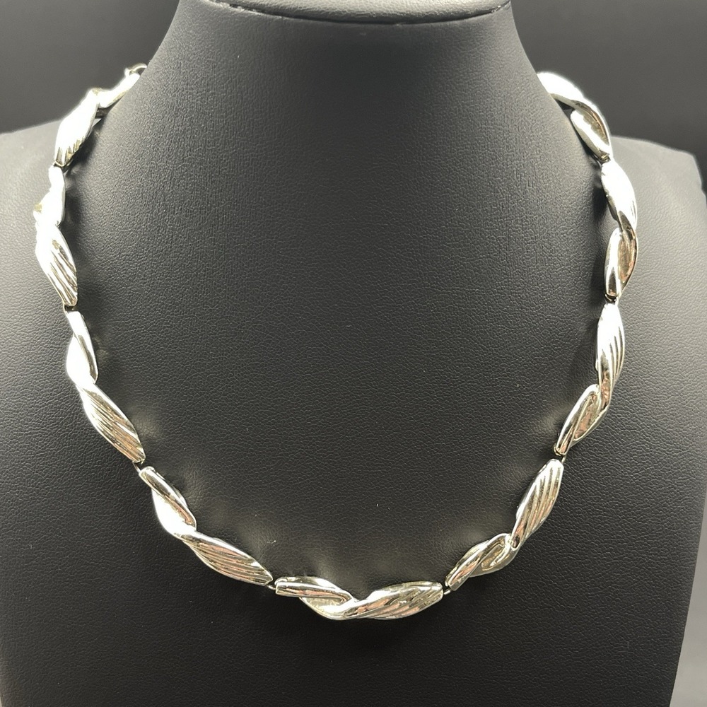 Lisner Gold Tone Link Necklace Twisted Leaf Chain Vintage Adjustable 1029